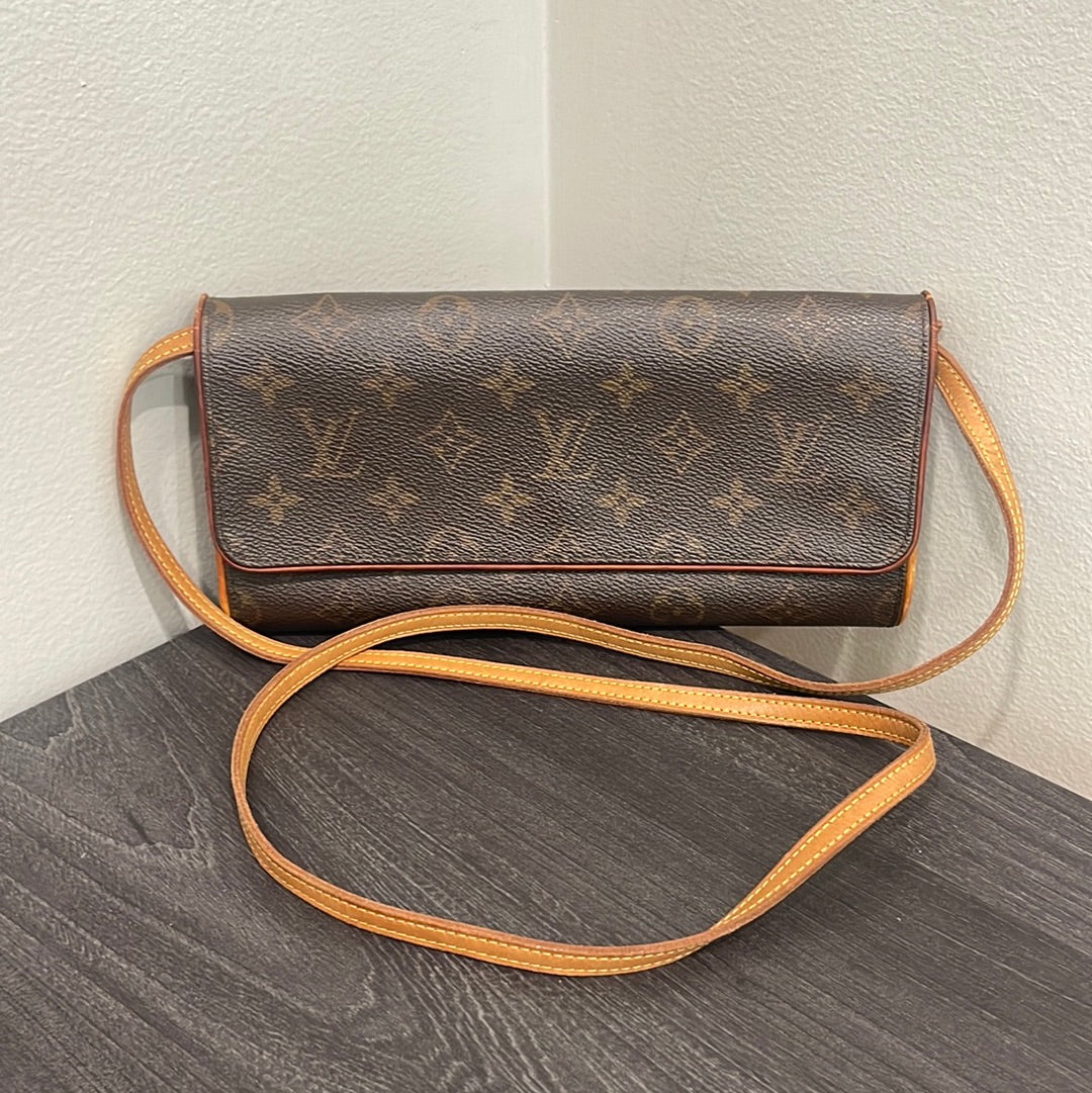 SOLD! Louis Vuitton Pochette