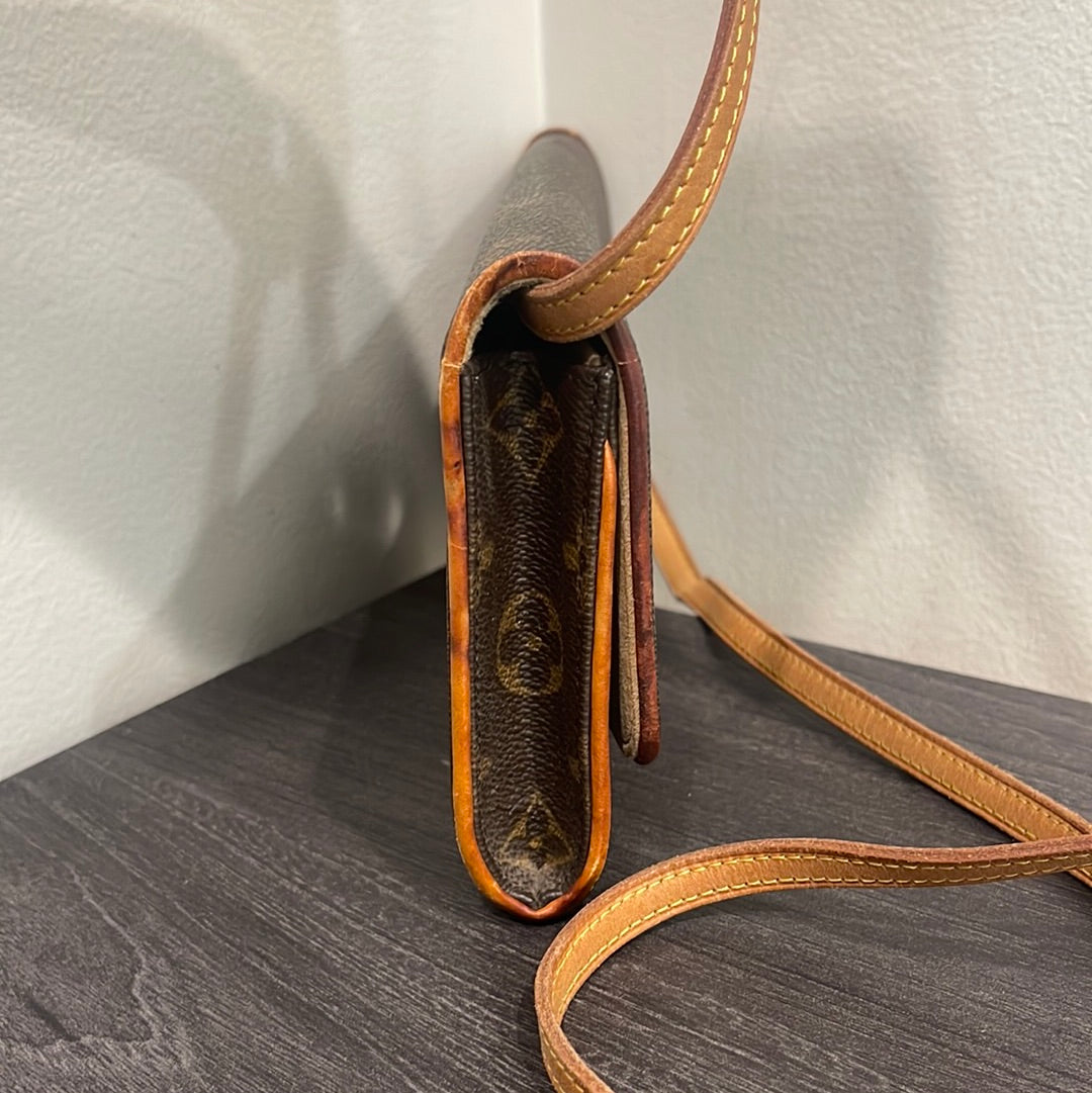 SOLD! Louis Vuitton Pochette