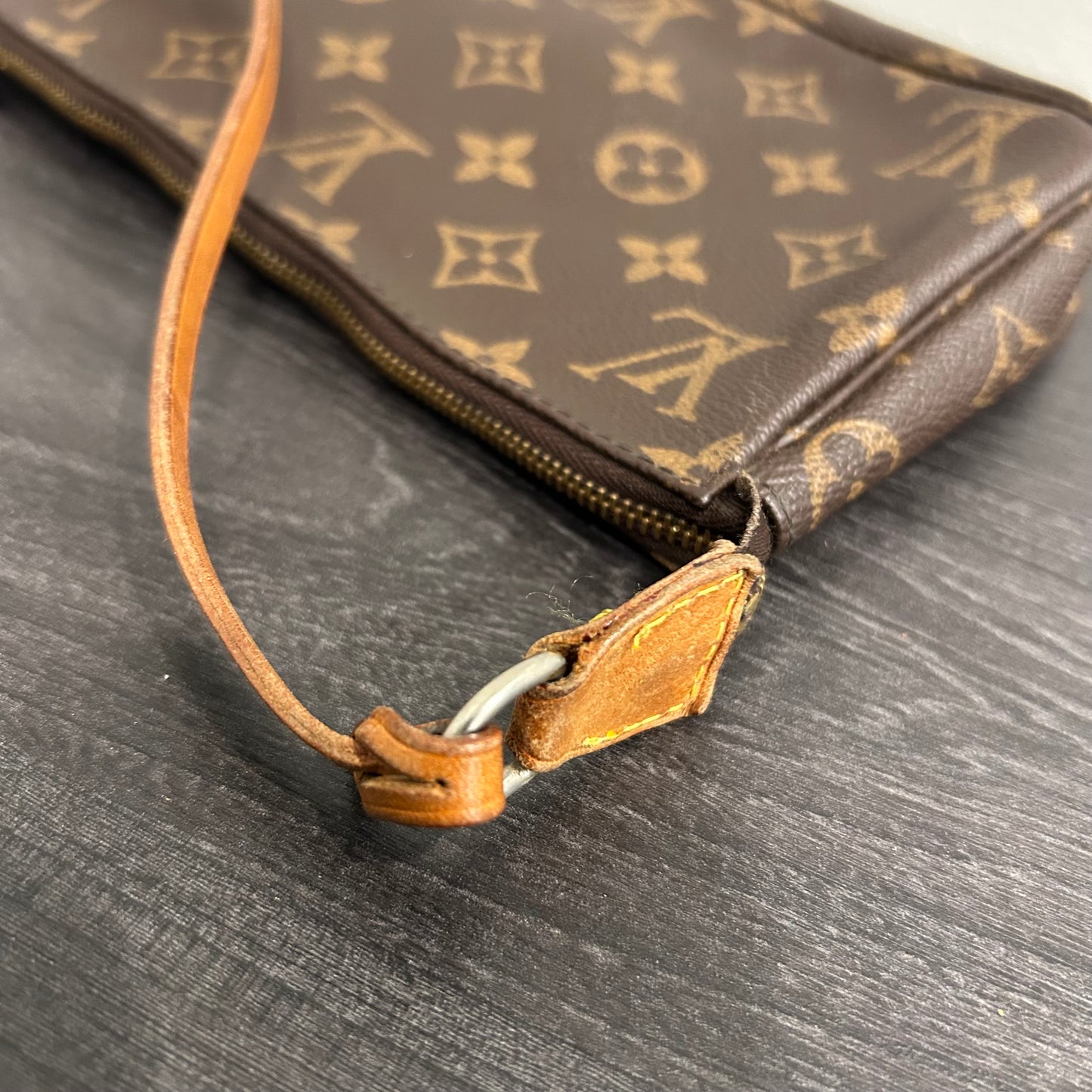 #403 LOUIS VUITTON Pochette
