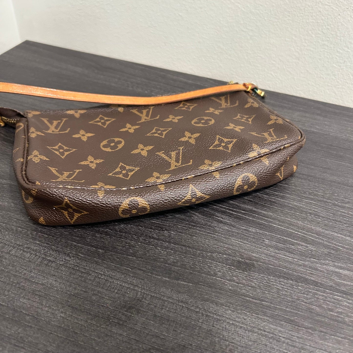 #403 LOUIS VUITTON Pochette