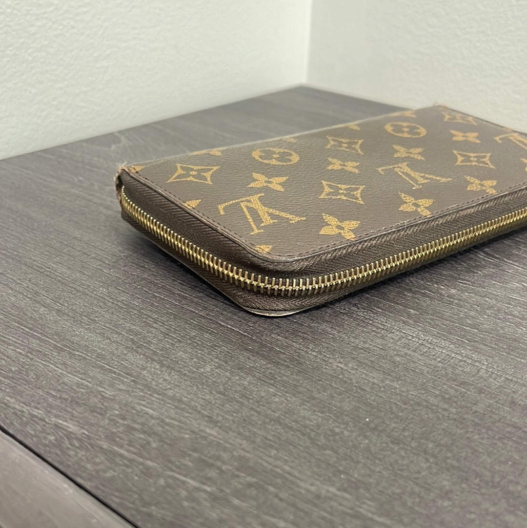 SOLD! Louis Vuitton Monogram Zippy Wallet