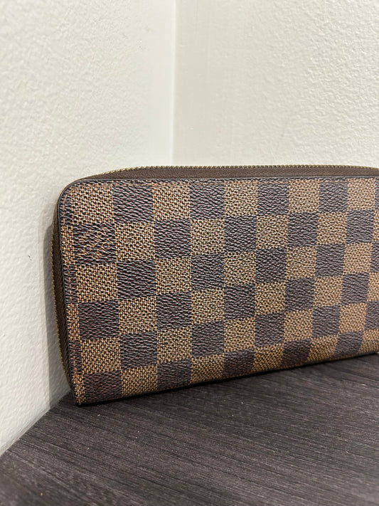 SOLD! Louis Vuitton Damier Zippy Wallet