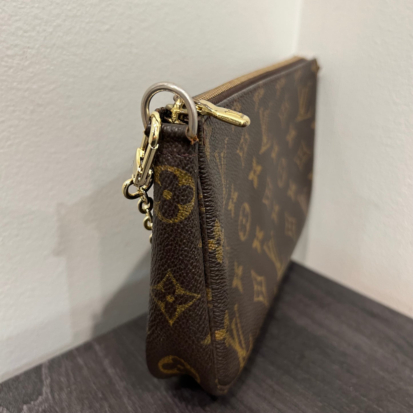 #206 LOUIS VUITTON Pochette