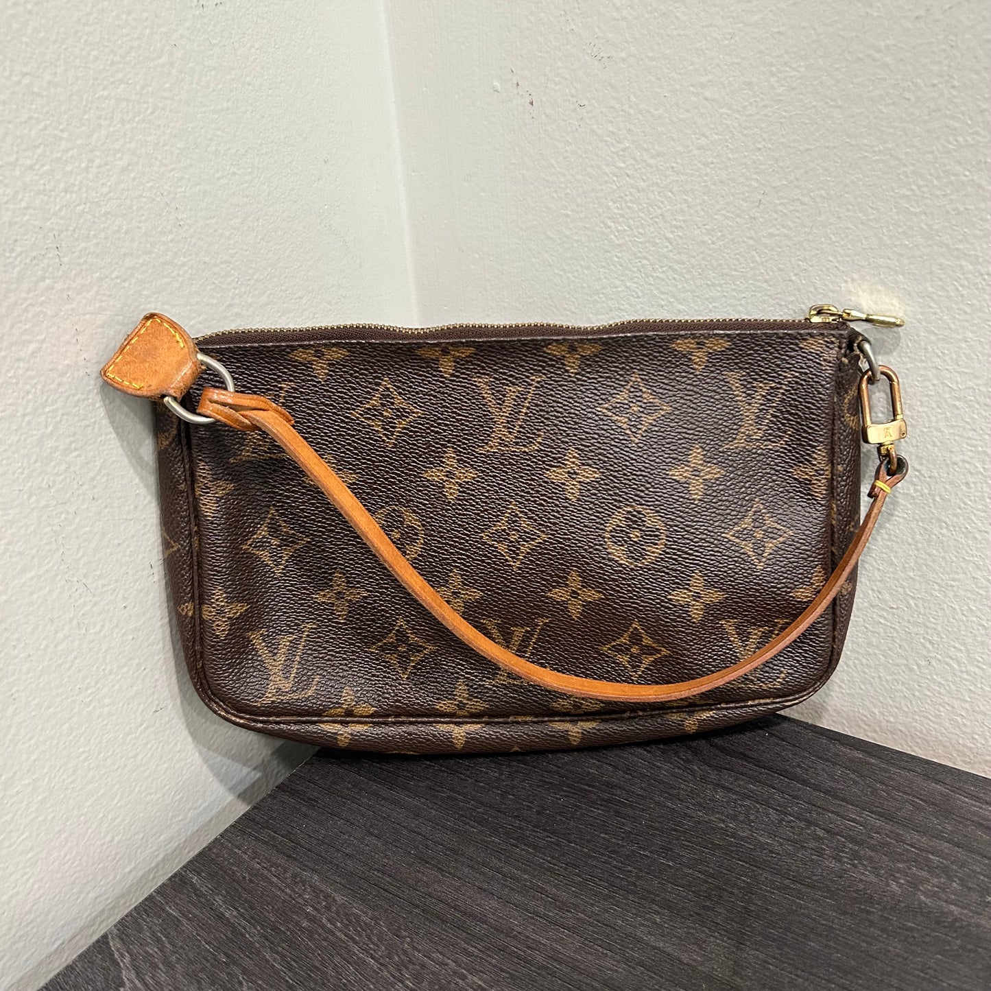 #403 LOUIS VUITTON Pochette