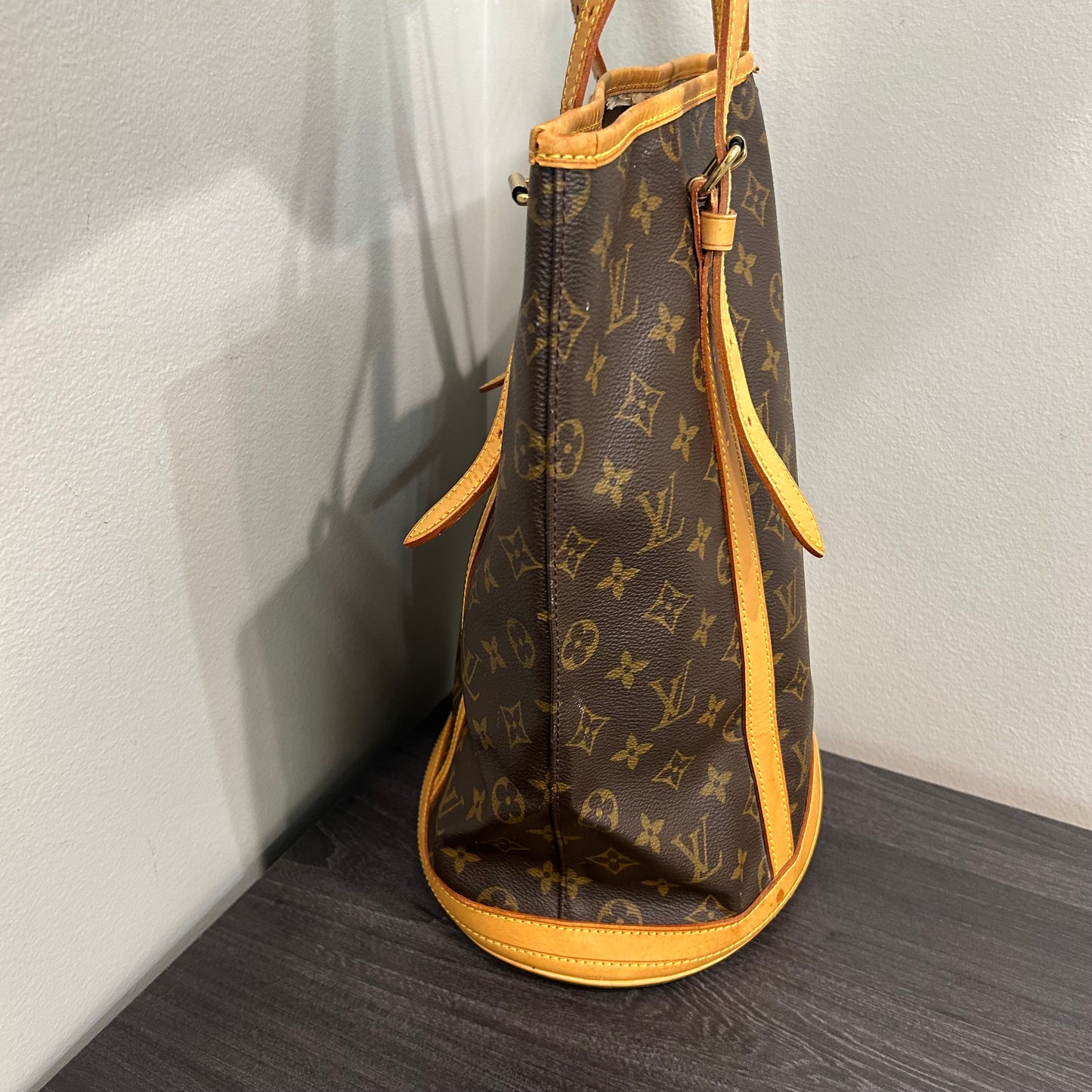 #312 LOUIS VUITTON Bucket GM