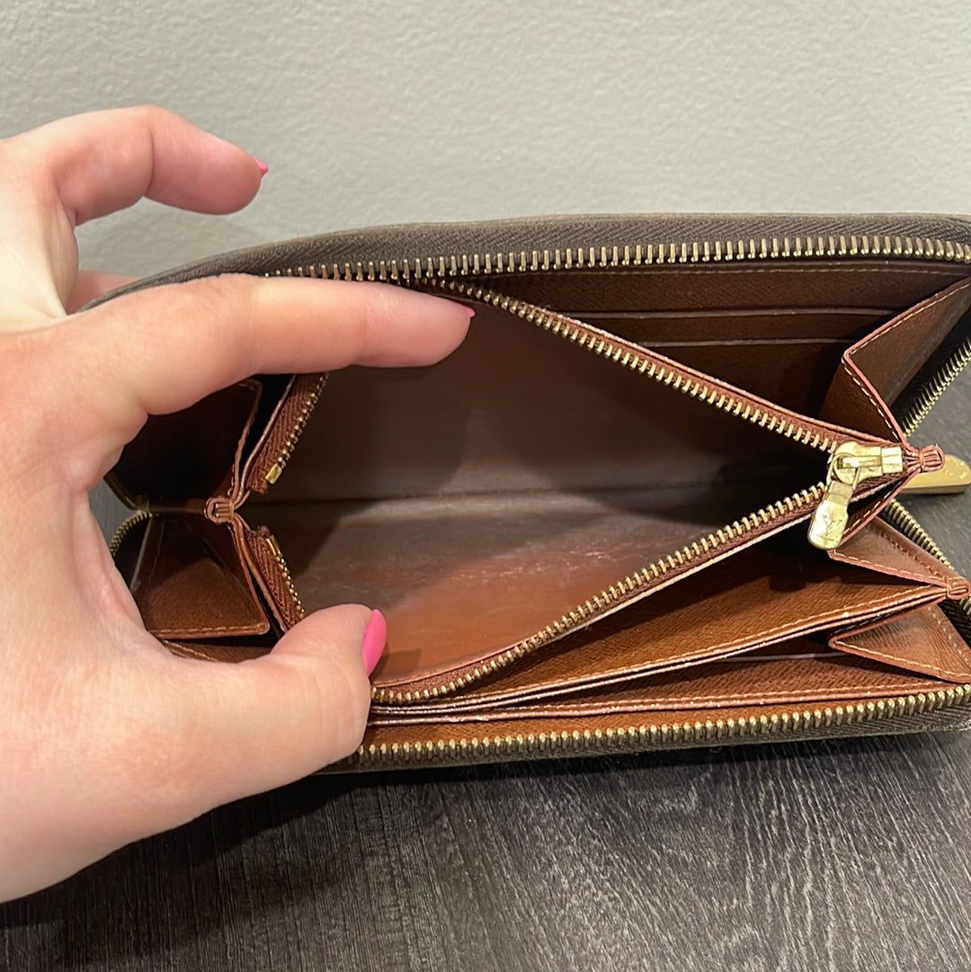 SOLD! Louis Vuitton Monogram Zippy Wallet