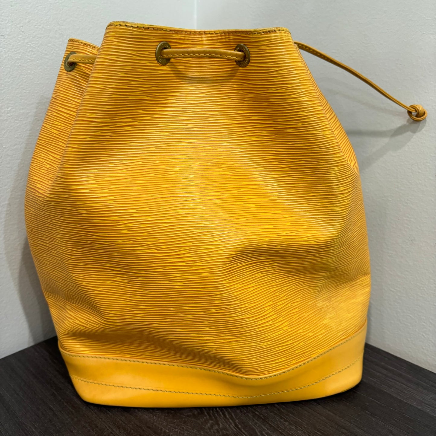 #304 LOUIS VUITTON EPI Noe GM