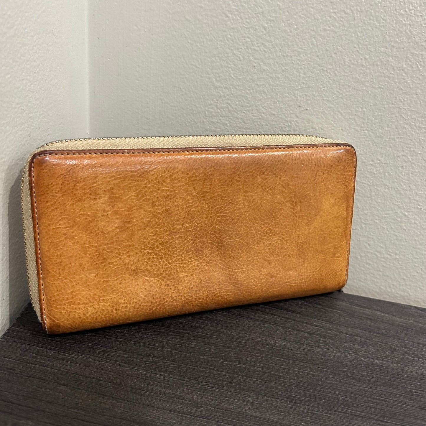 SOLD! Gucci Zippy Wallet