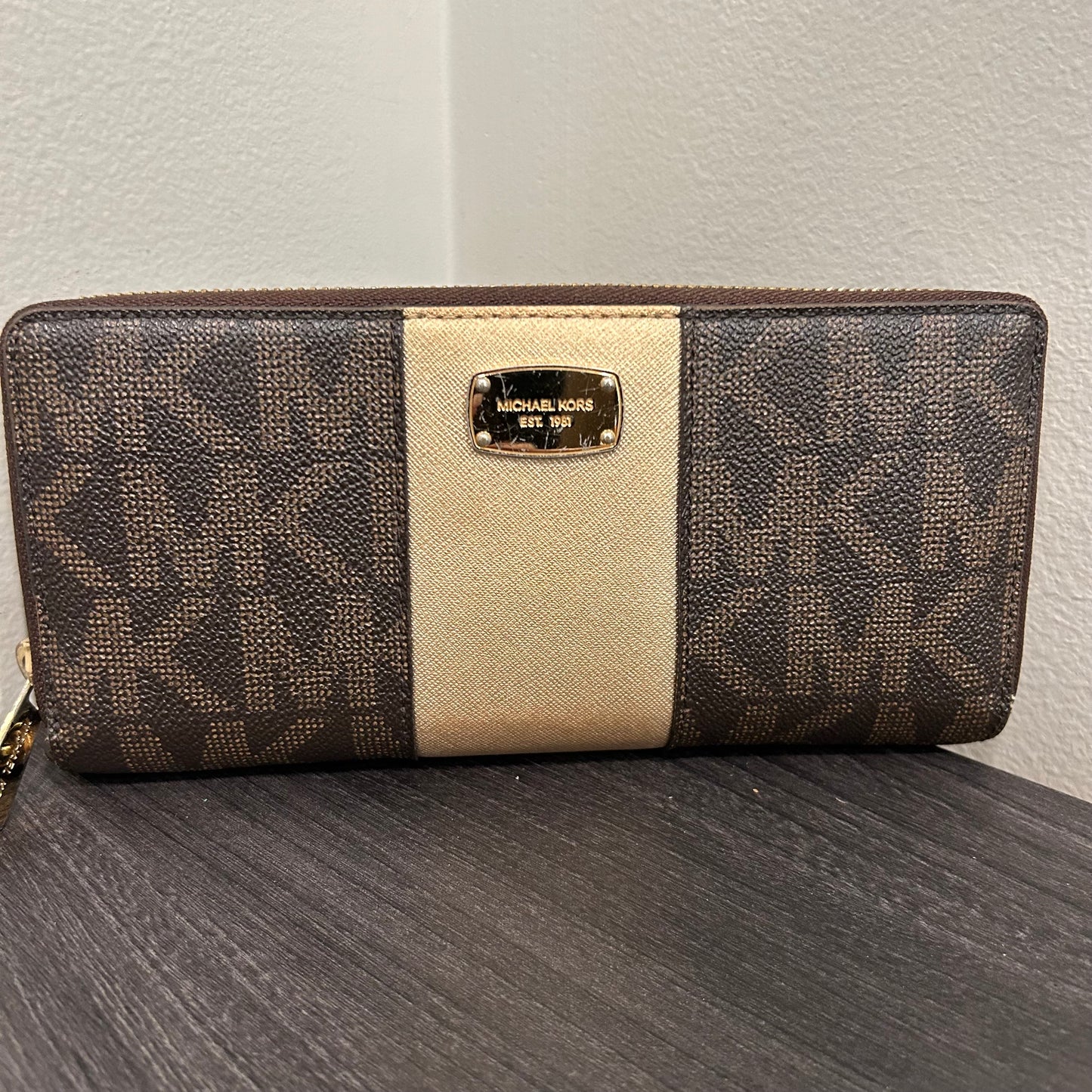CLEARANCE Michael Kors Zip Wallet