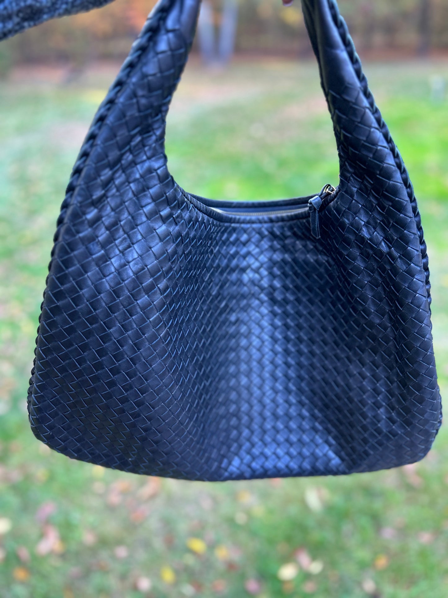 BOTTEGA VENETA Intrecciato Medium Veneta Hobo