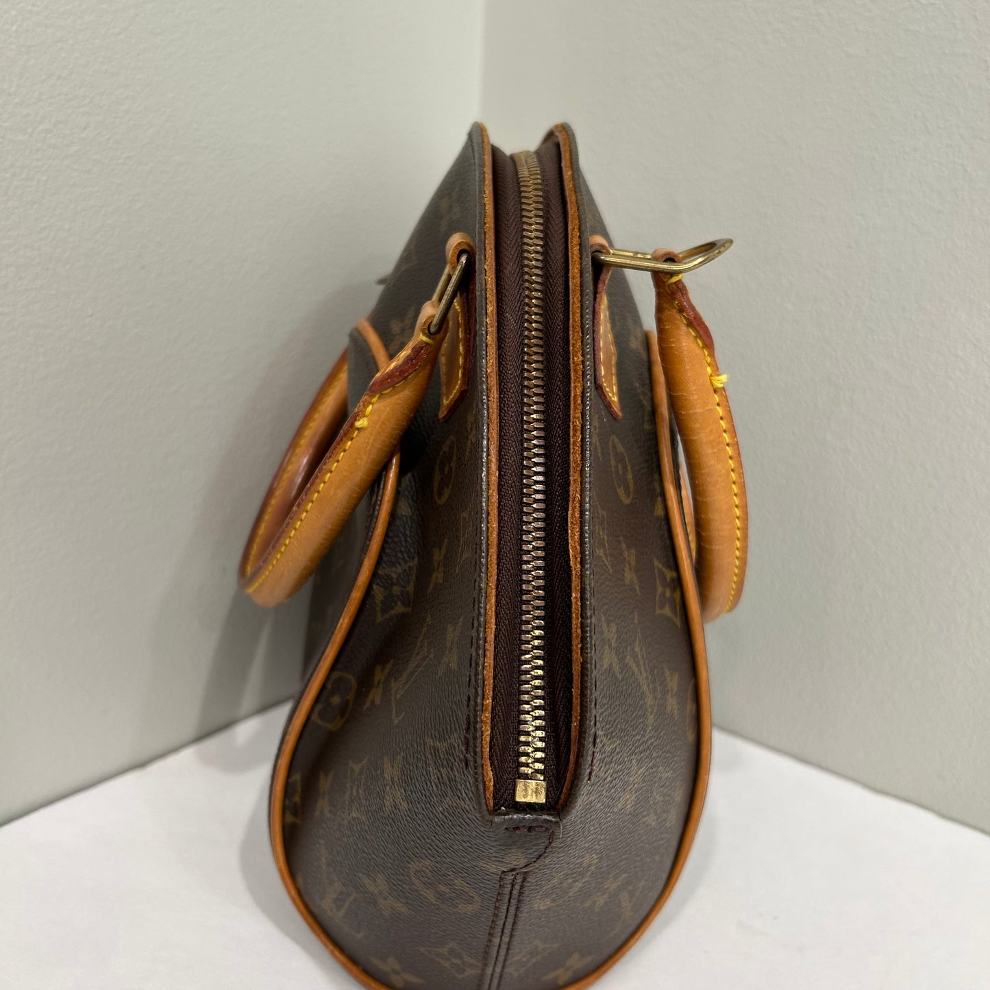 SOLD! Louis Vuitton Ellipse MM