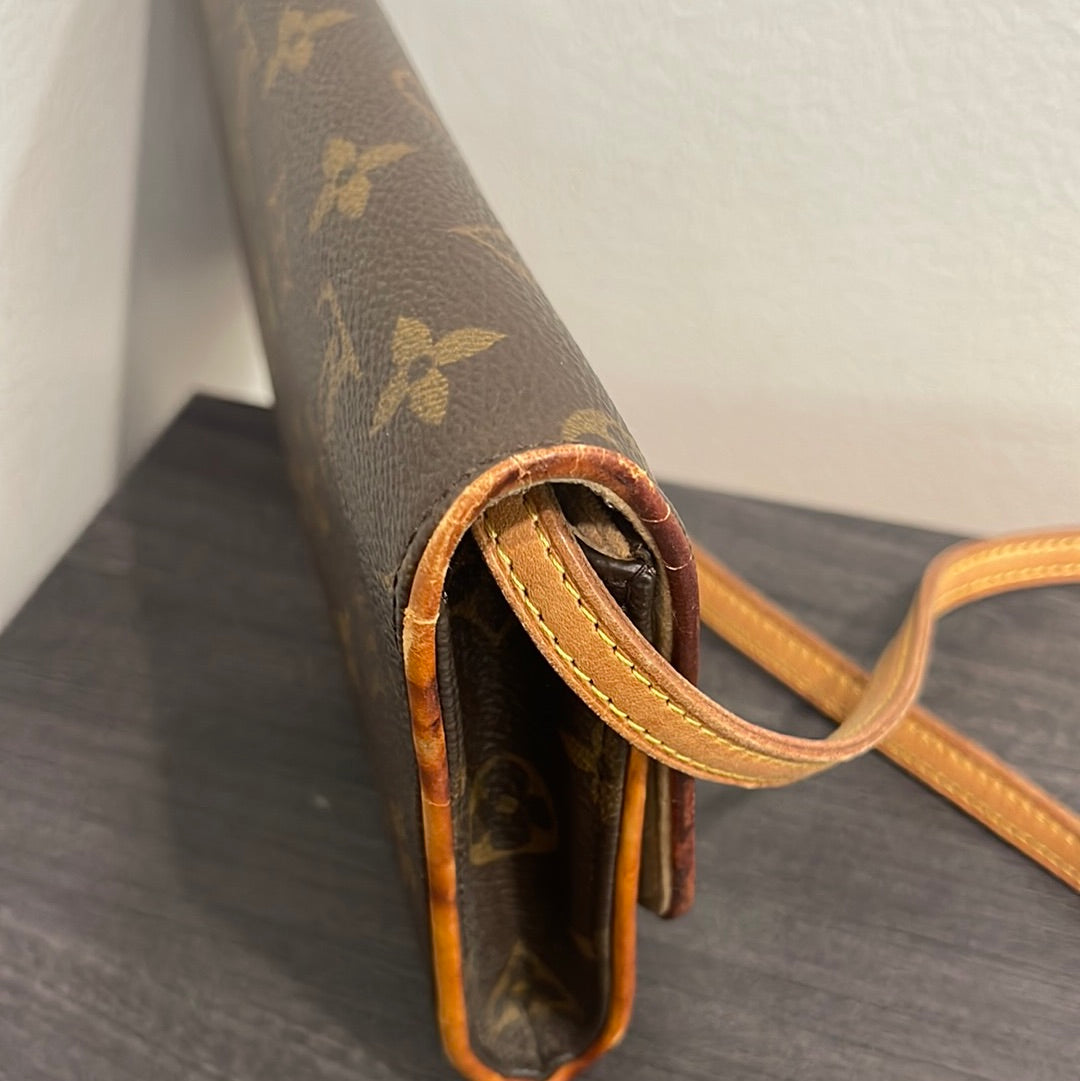 SOLD! Louis Vuitton Pochette