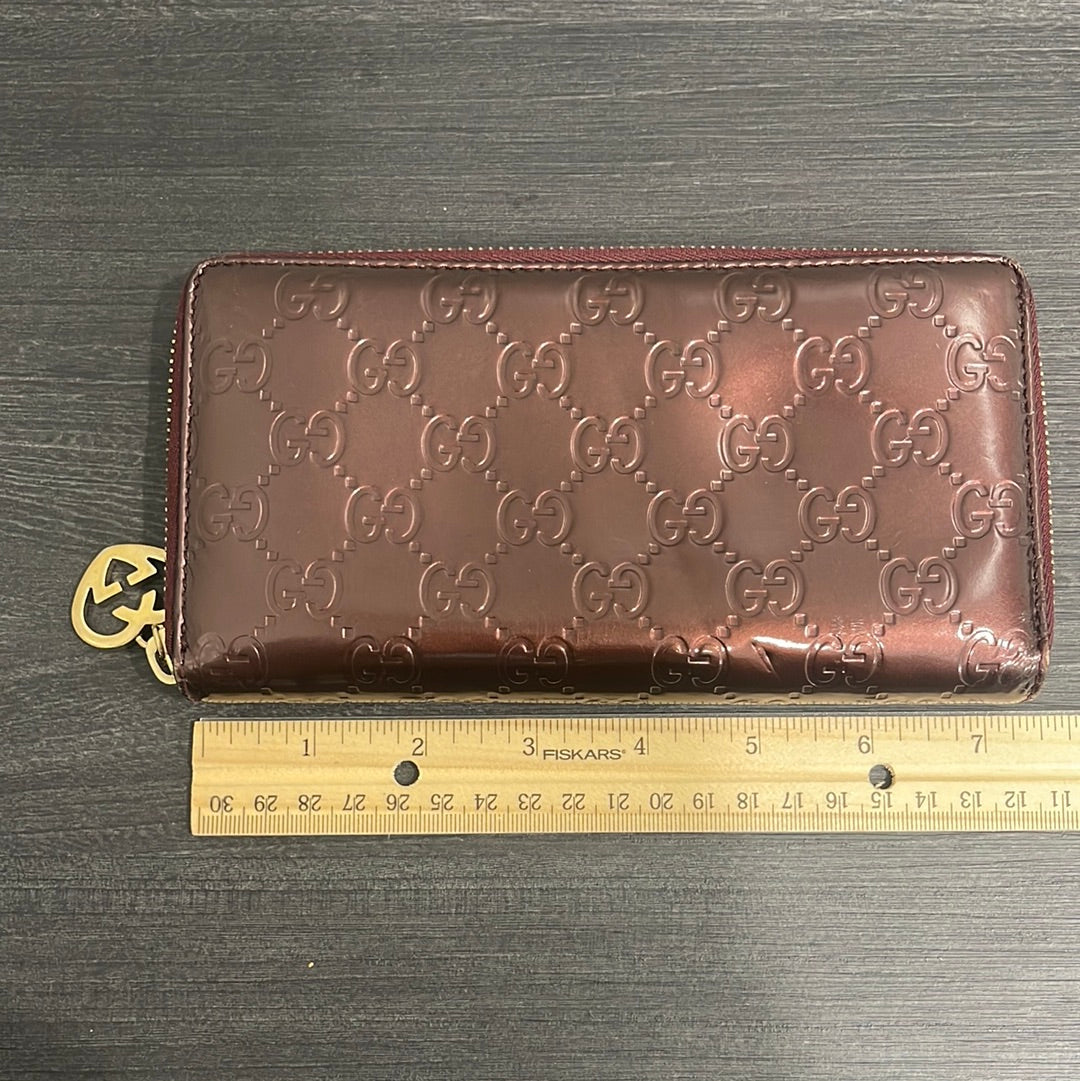 SOLD! Gucci GG Wallet