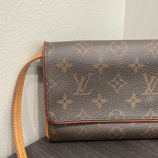 SOLD! Louis Vuitton Pochette
