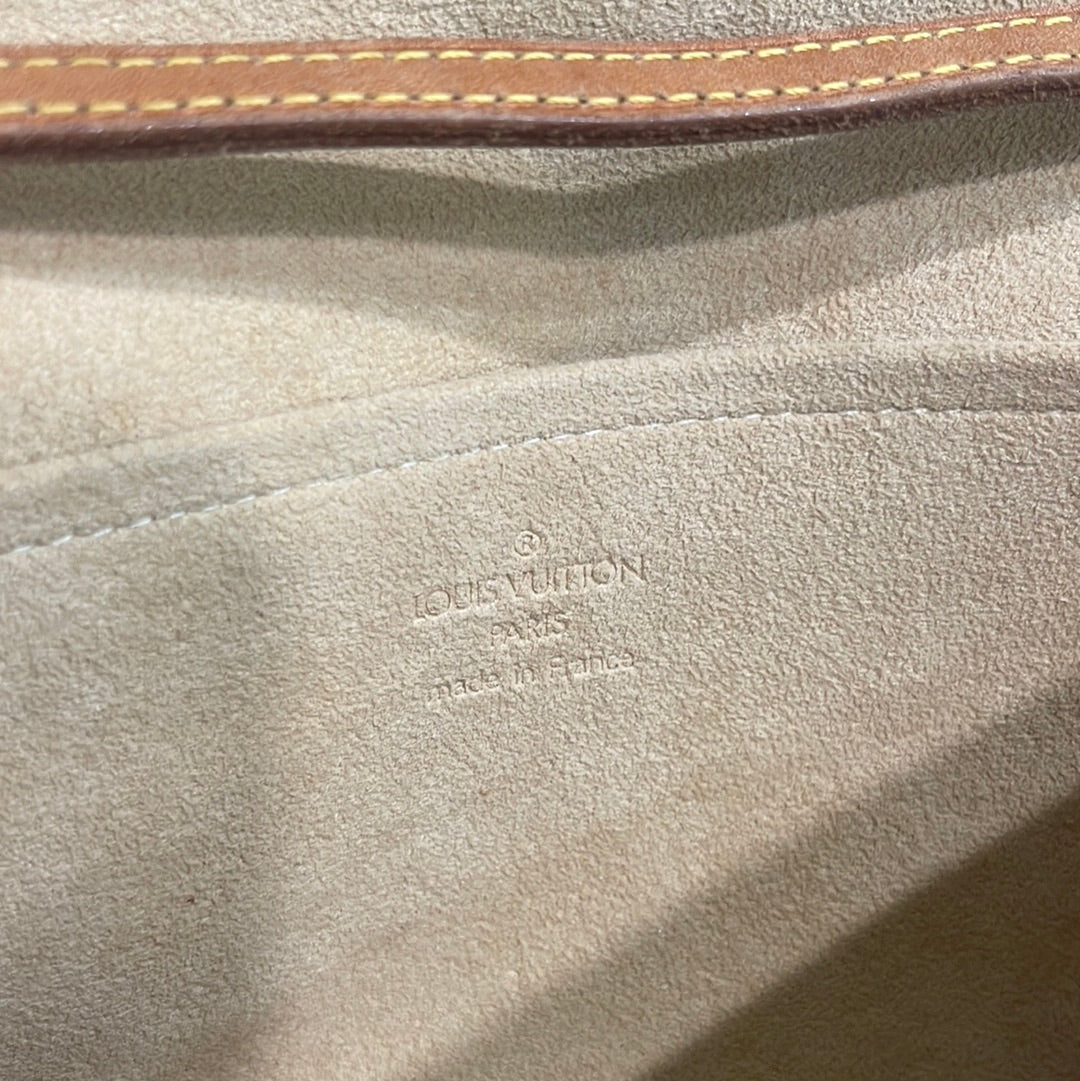 SOLD! Louis Vuitton Pochette