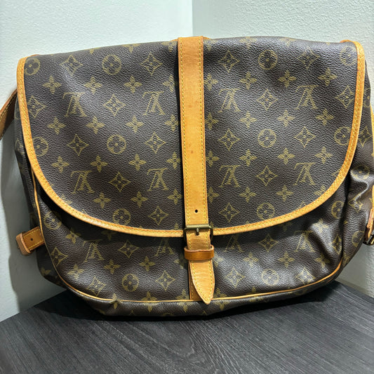 #245 LOUIS VUITTON Saumur 35 Crossbody