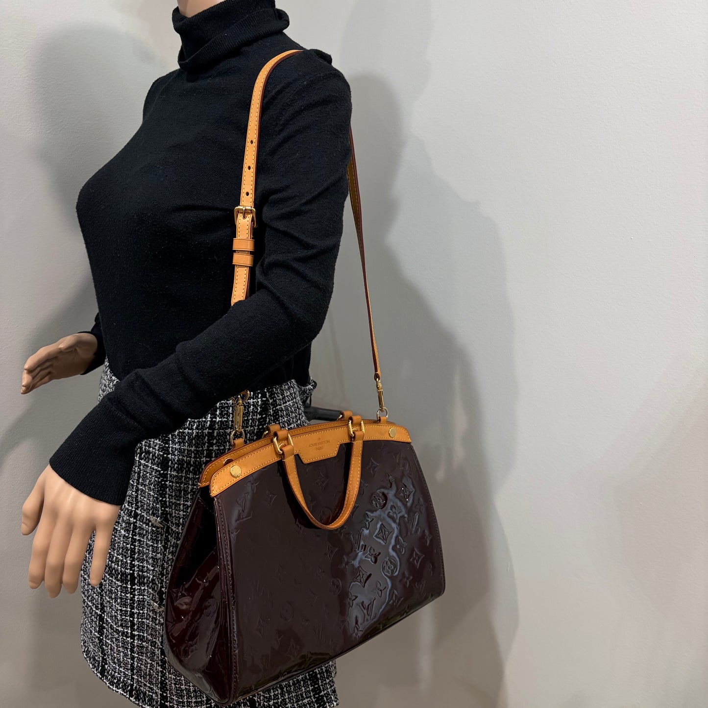 #8241 LOUIS VUITTON Amarante Vernis Brea MM