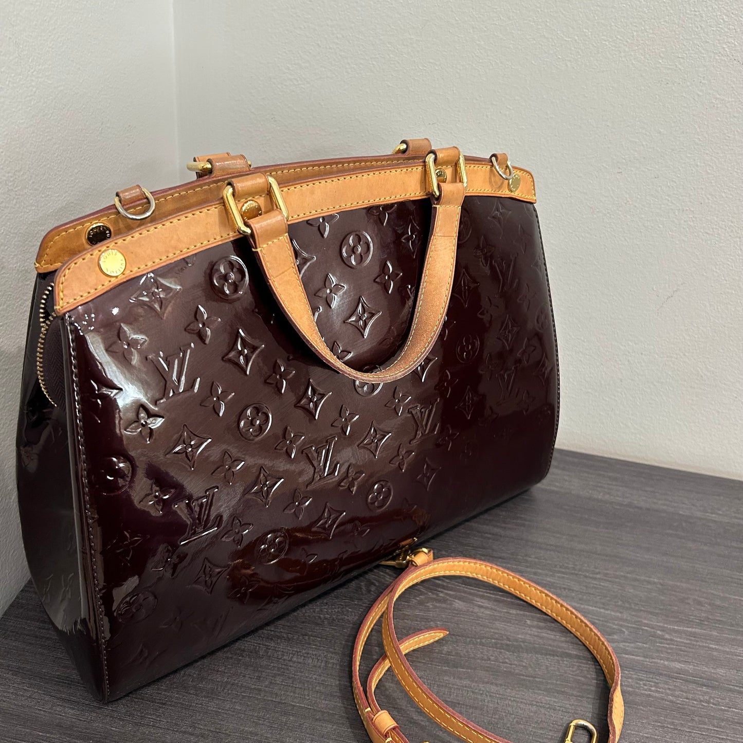 CLEARANCE #104 LOUIS VUITTON Vernis Brea GM w/ Strap