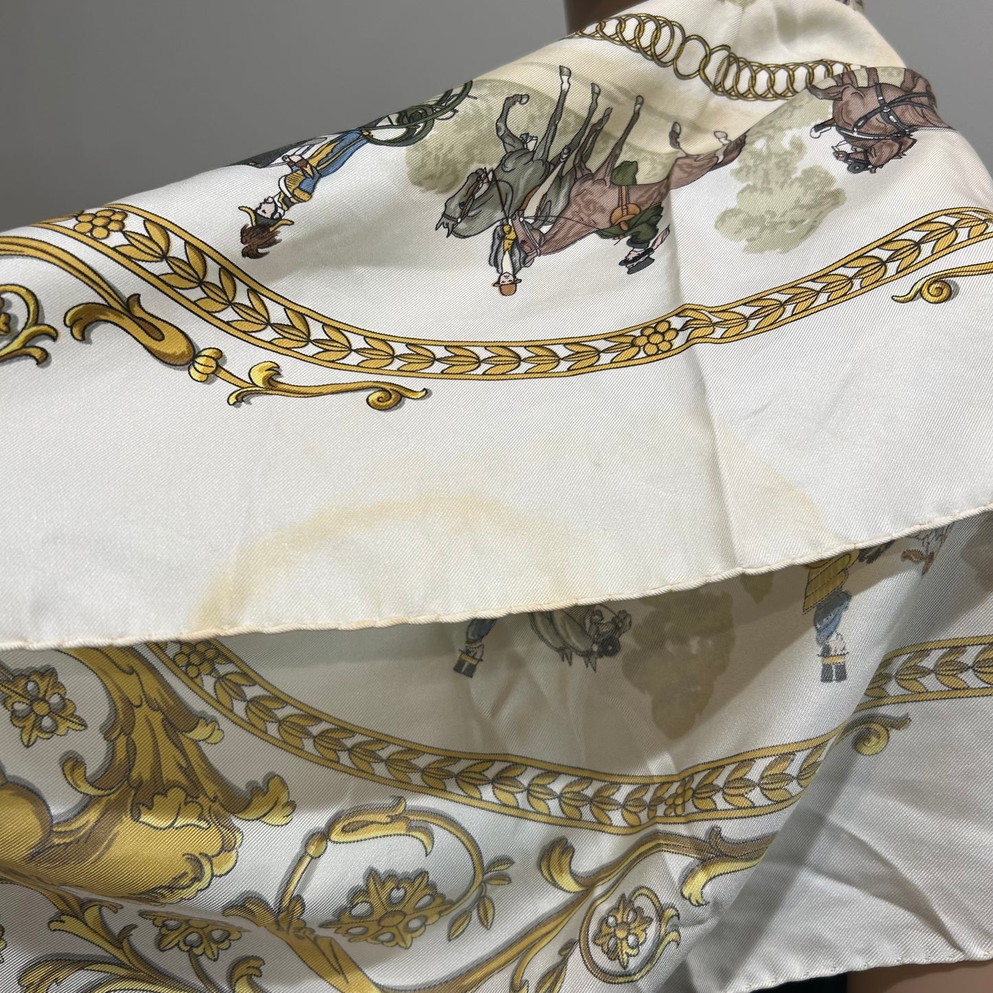4003 HERMÈS 90cm Silk Scarf MSRP $620