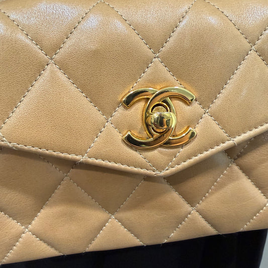 #1103 CHANEL Vintage Beige Lambskin Belt Bag