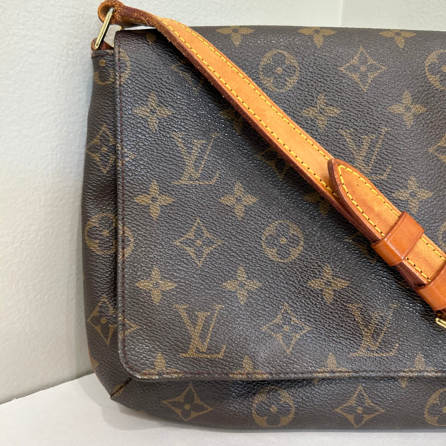 Louis Vuitton Musette Tango Short