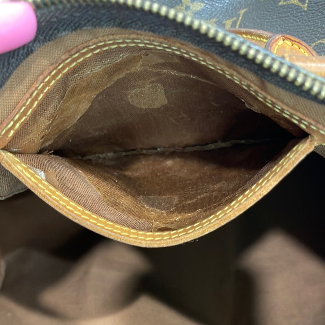 SOLD! Louis Vuitton Monogram Speedy 30 with Lock & Key