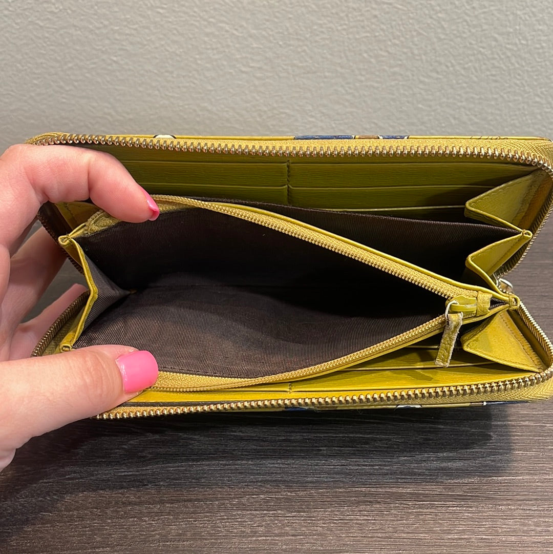 SOLD! Gucci Leather Wallet