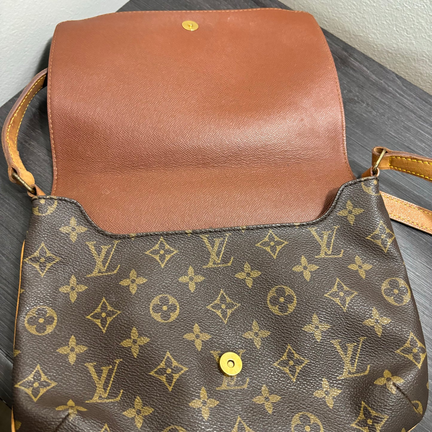 CLEARANCE #248 LOUIS VUITTON Musette Tango Short