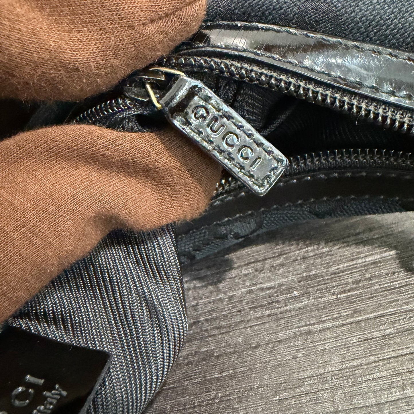 #9109 GUCCI Black GG Canvas & Patent Leather Shoulder Bag