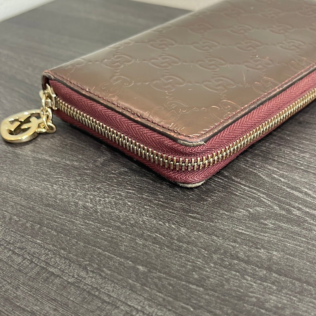 SOLD! Gucci GG Leather Zippy Wallet