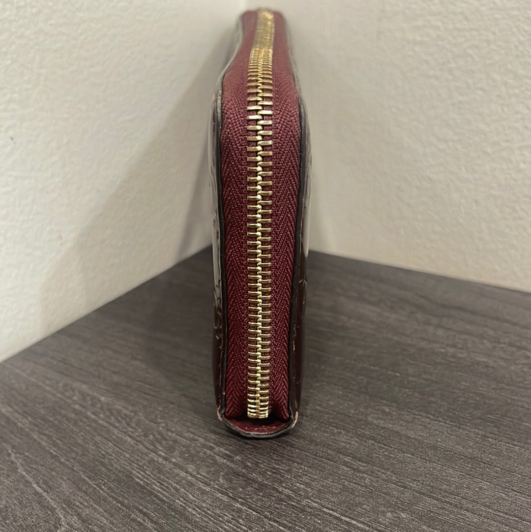 SOLD! Gucci GG Wallet