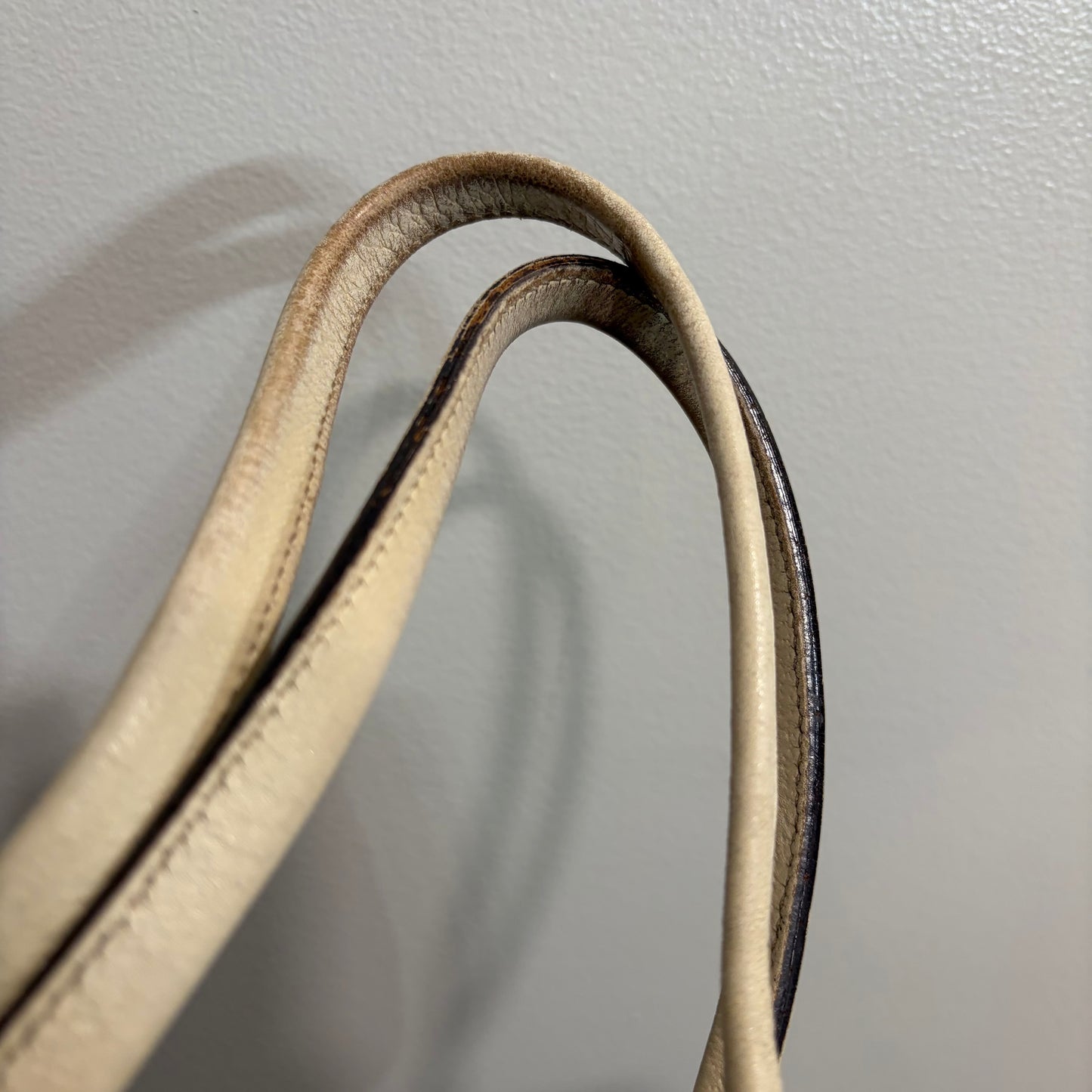 #9112 GUCCI Classic GG Signature Princy Medium