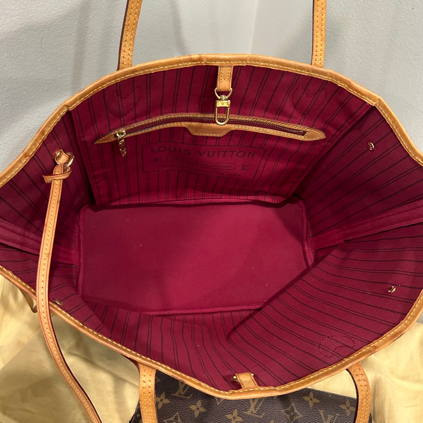 CLEARANCE #207 LOUIS VUITTON Neverfull MM w/ Pouch
