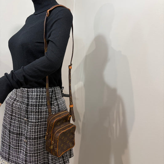 8910 LOUIS VUITTON Monogram Amazone PM Crossbody