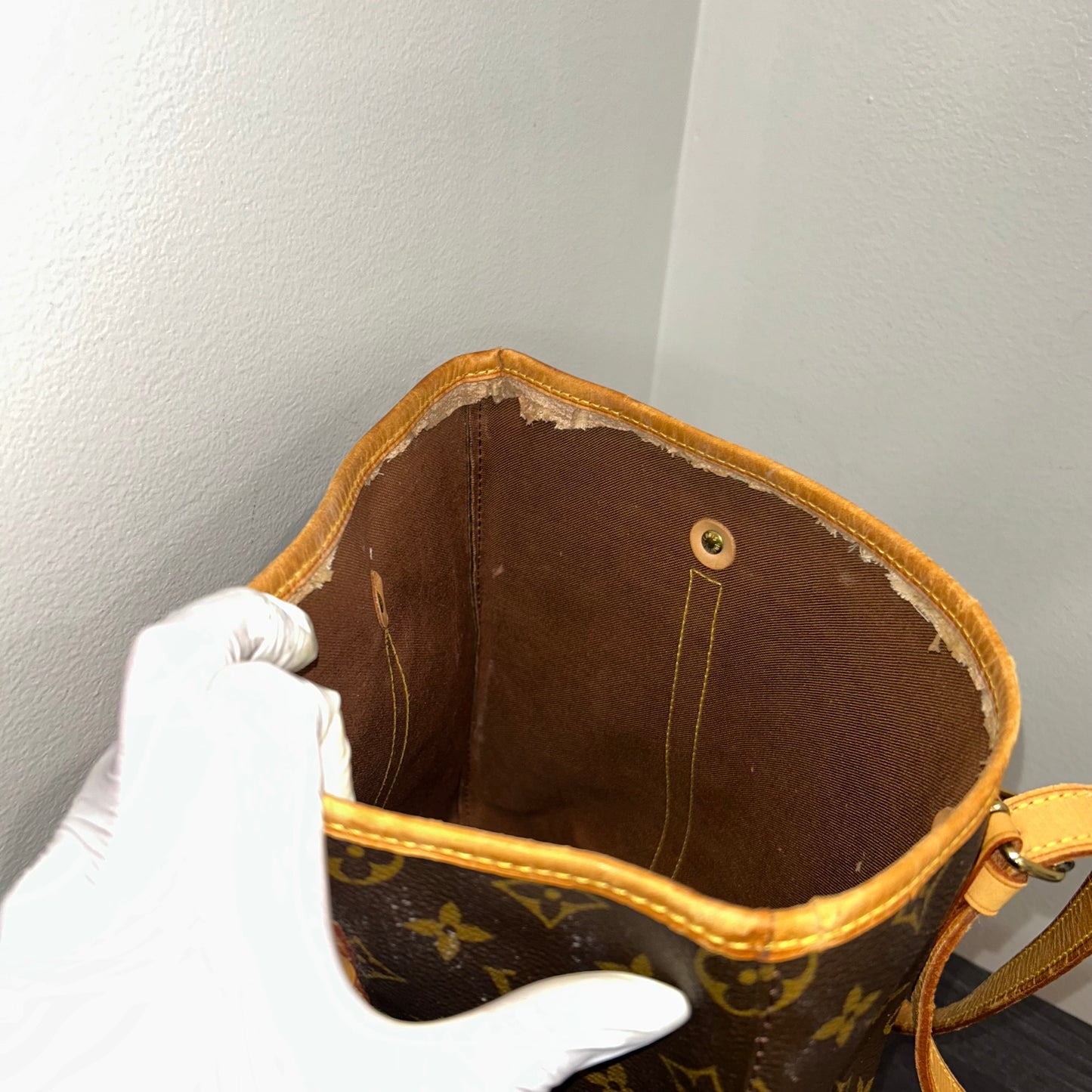#312 LOUIS VUITTON Bucket GM