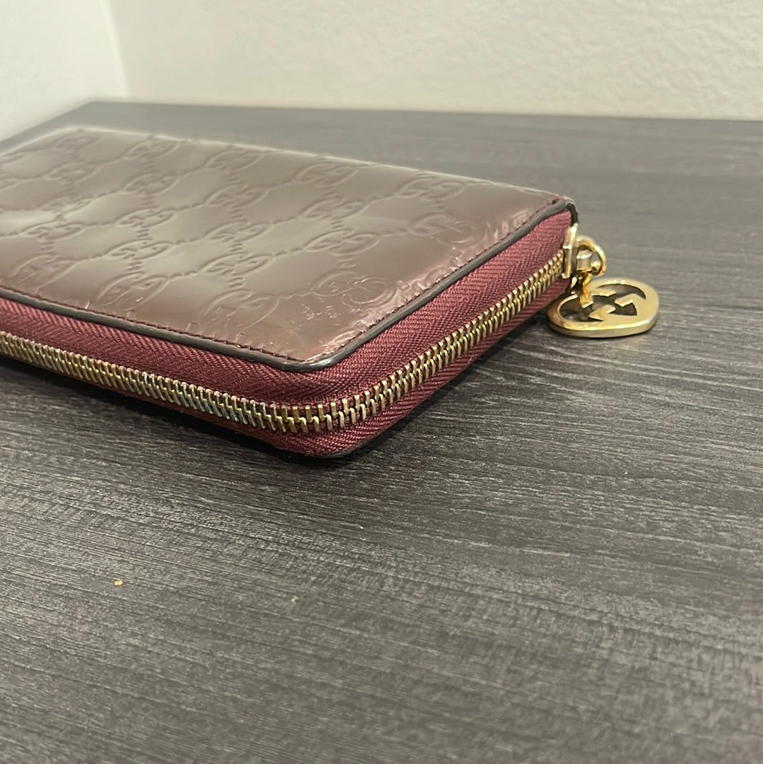 SOLD! Gucci GG Wallet