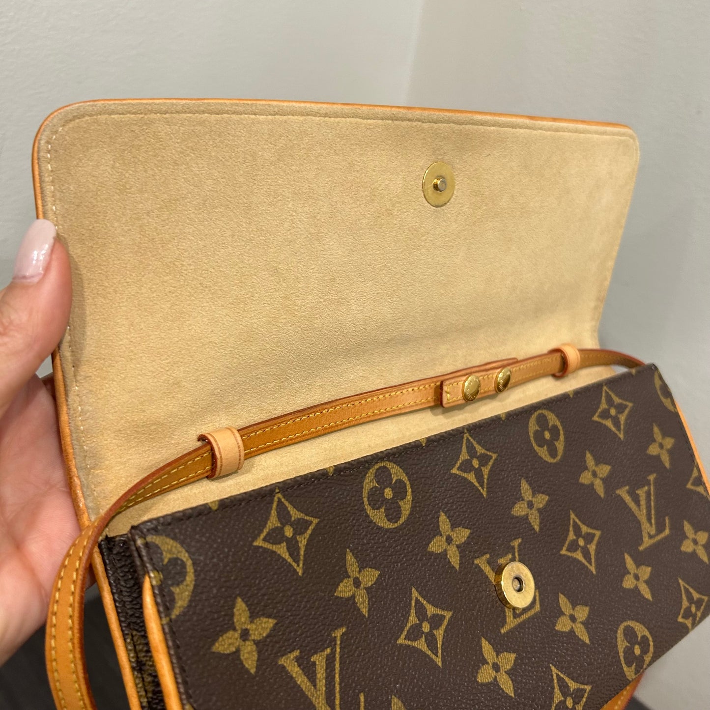 #416 LOUIS VUITTON Twin GM Pochette