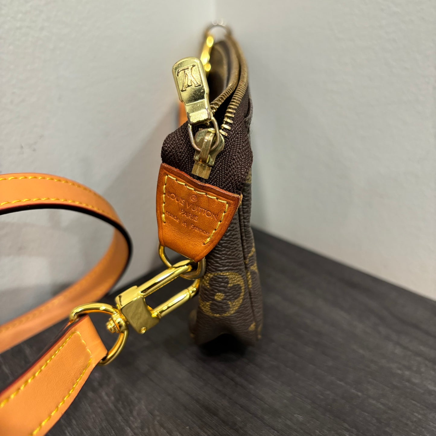 #314 LOUIS VUITTON Mini Pochette