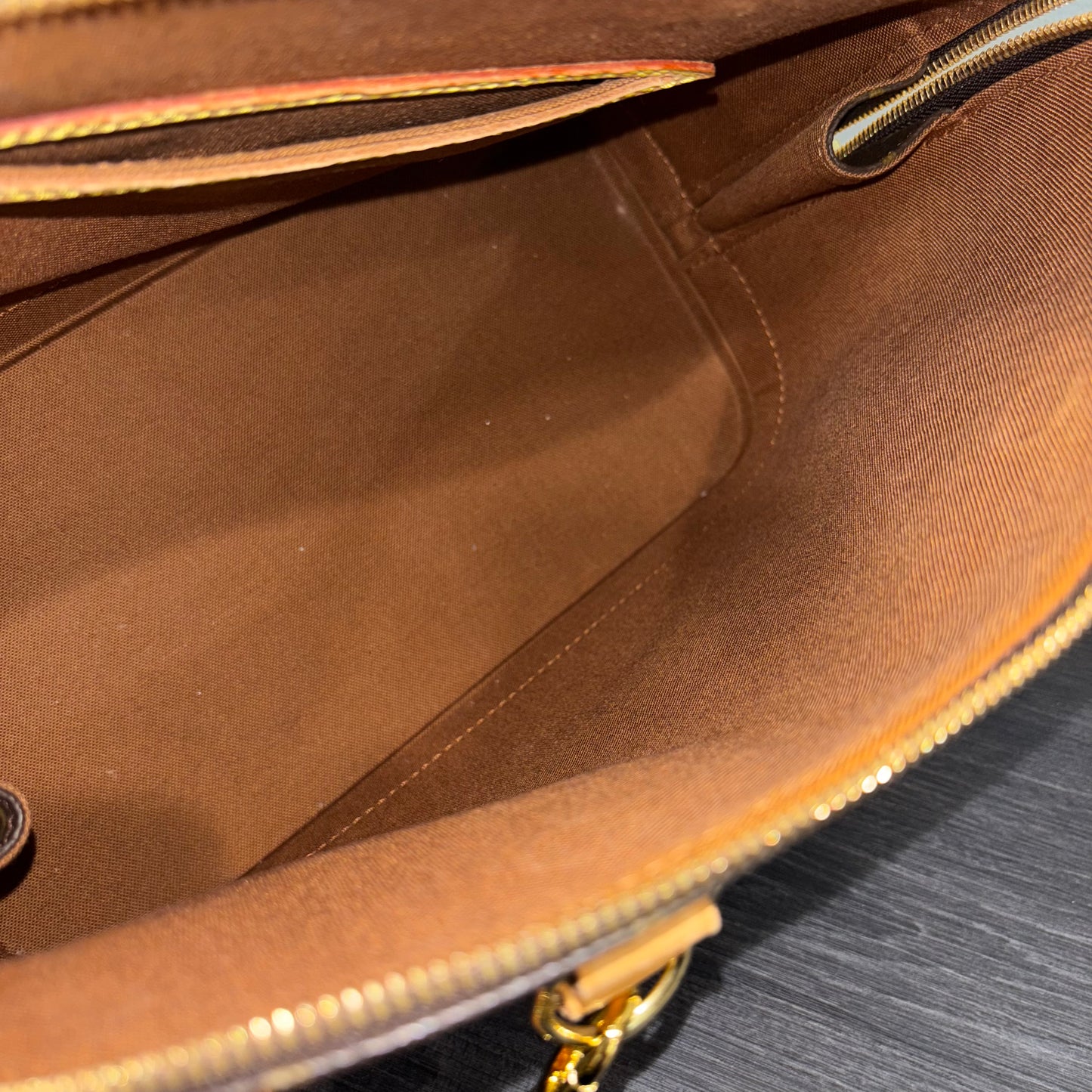 #350 LOUIS VUITTON Alma PM