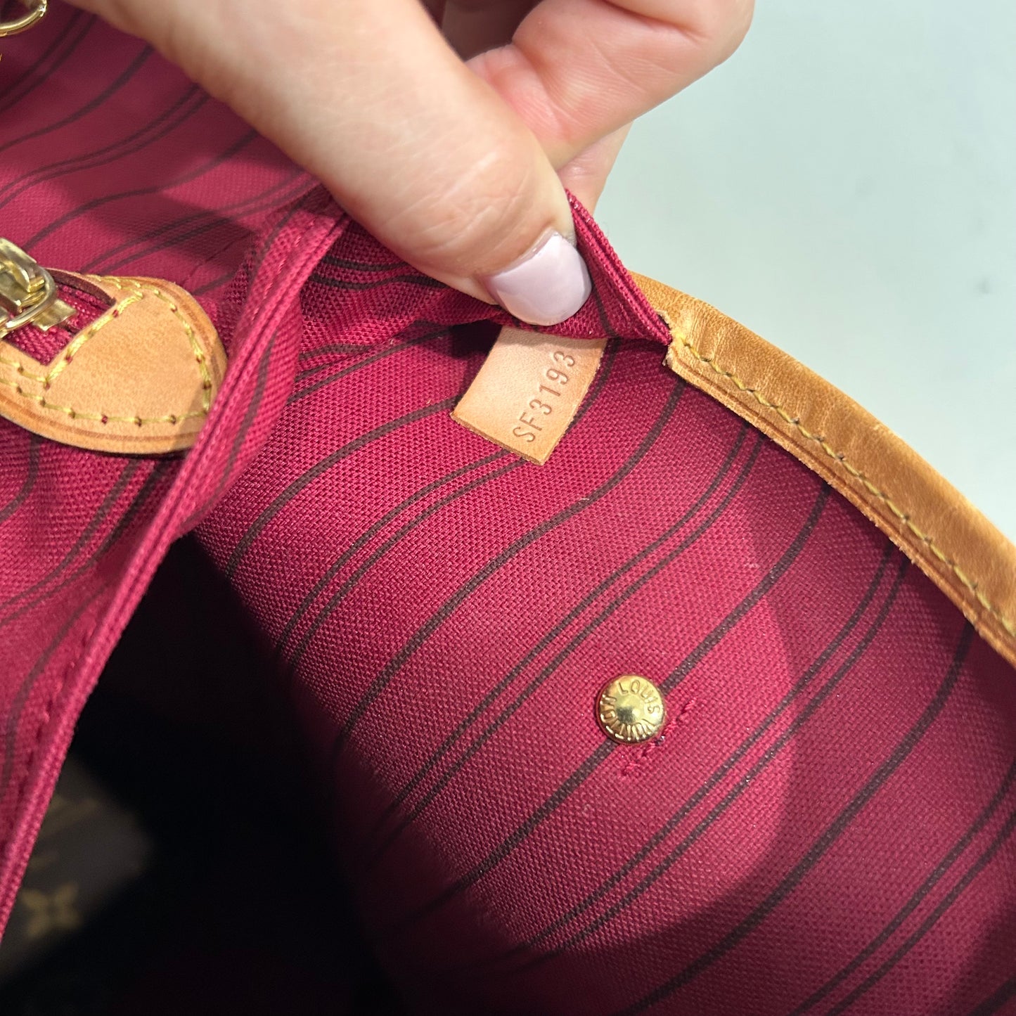 CLEARANCE #207 LOUIS VUITTON Neverfull MM w/ Pouch