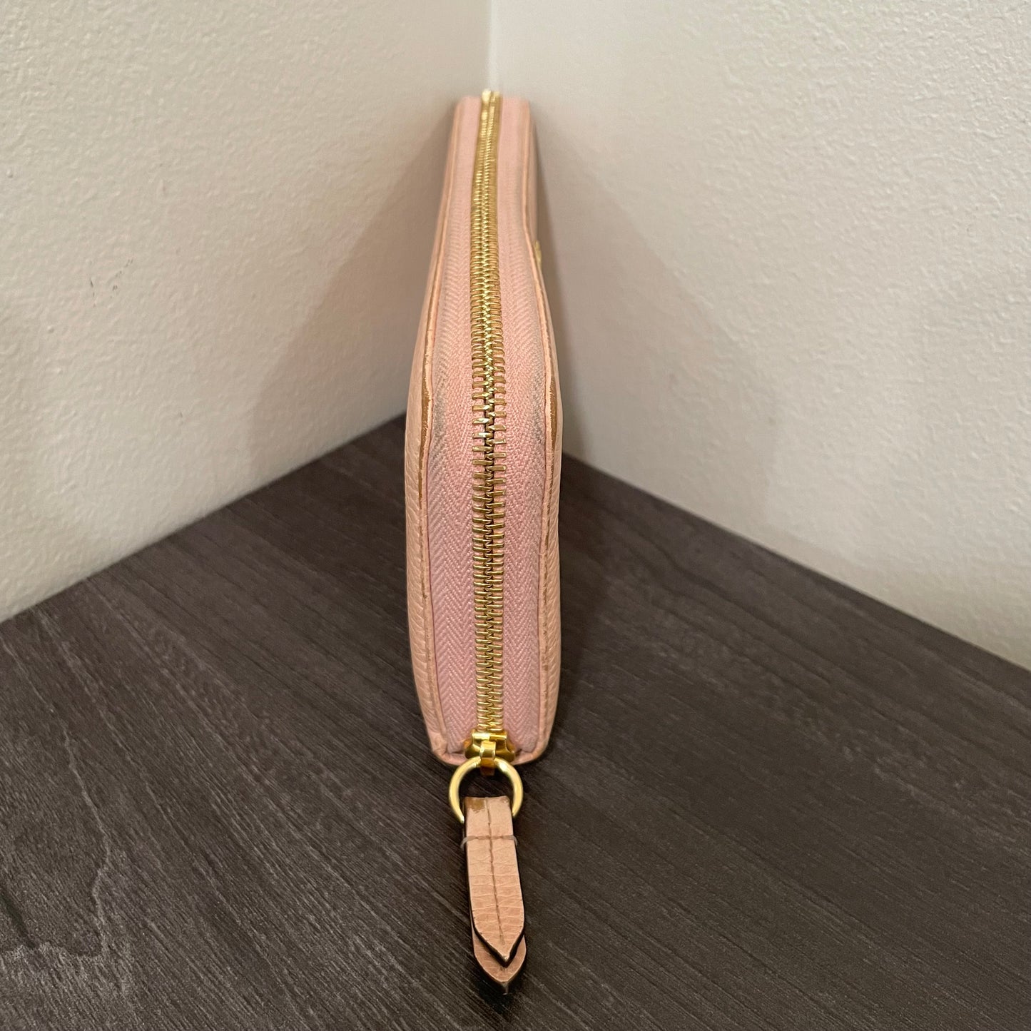 SOLD! Gucci Leather Zippy Wallet