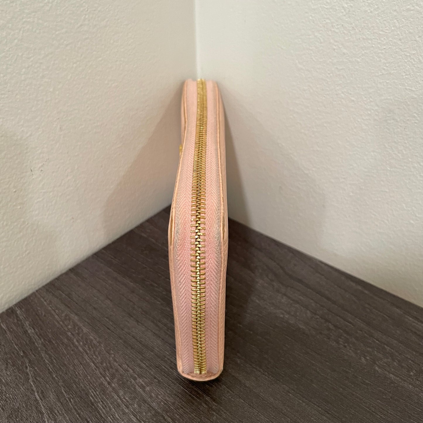 SOLD! Gucci Leather Zippy Wallet
