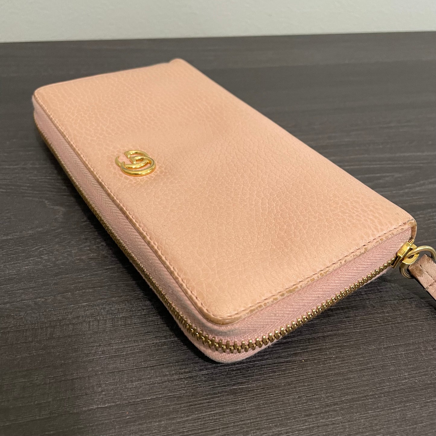SOLD! Gucci Leather Zippy Wallet