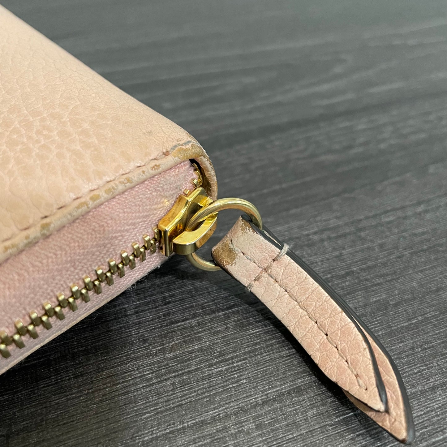 SOLD! Gucci Leather Zippy Wallet