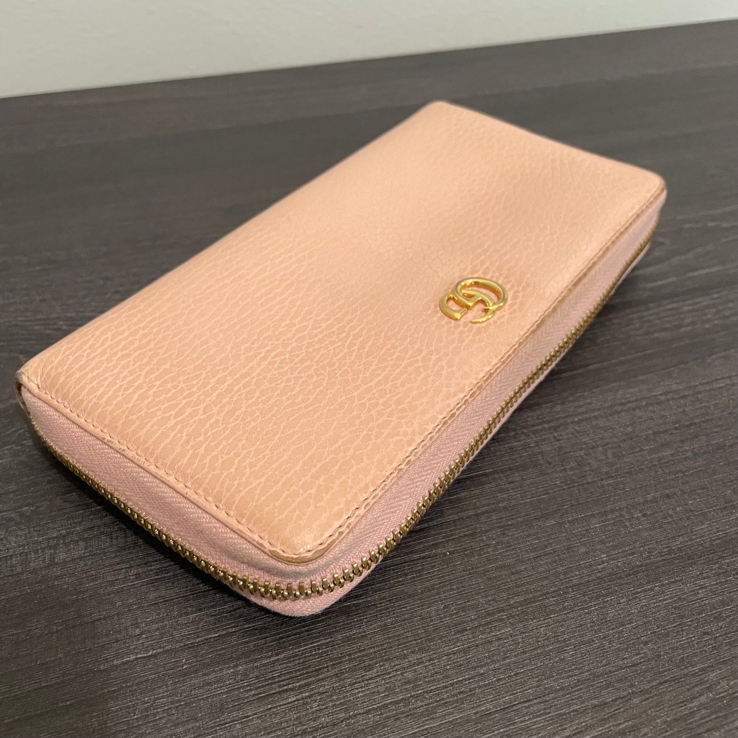 SOLD! Gucci Leather Zippy Wallet