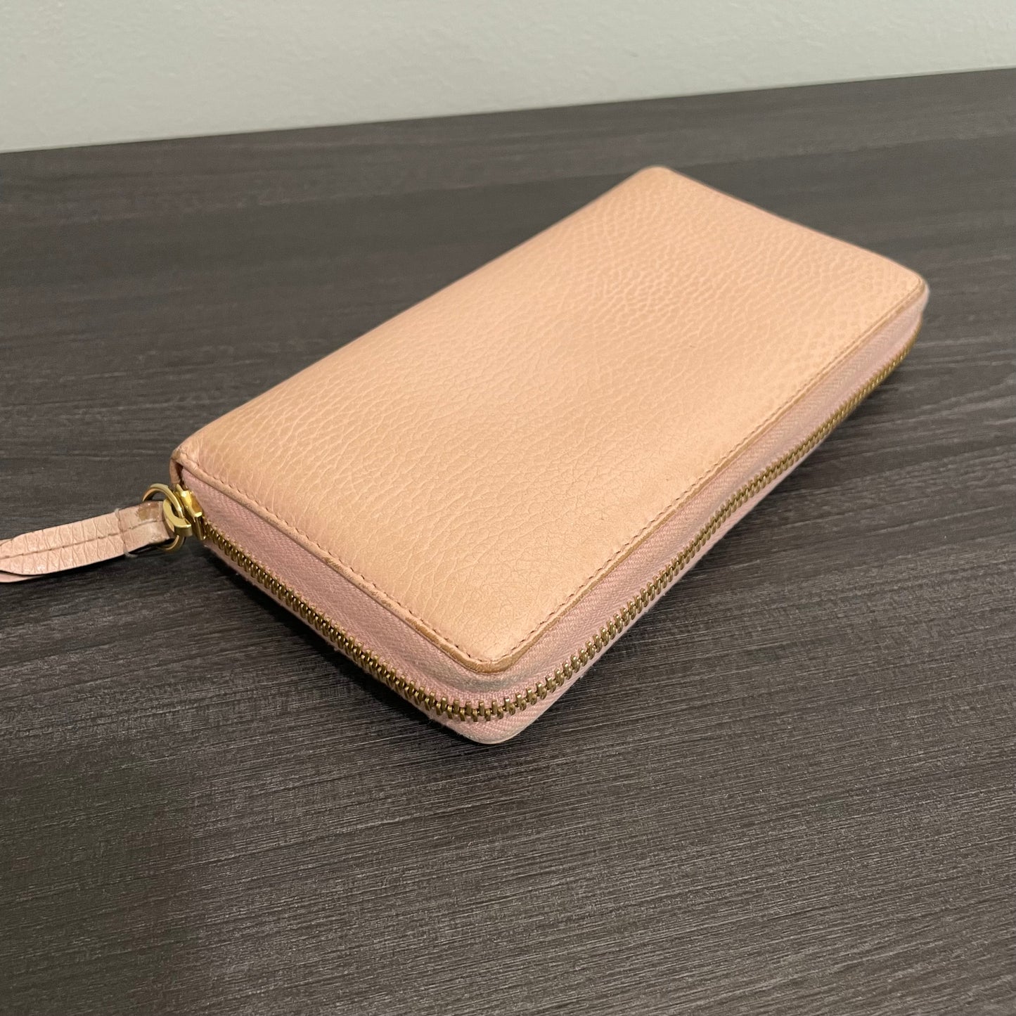 SOLD! Gucci Leather Zippy Wallet