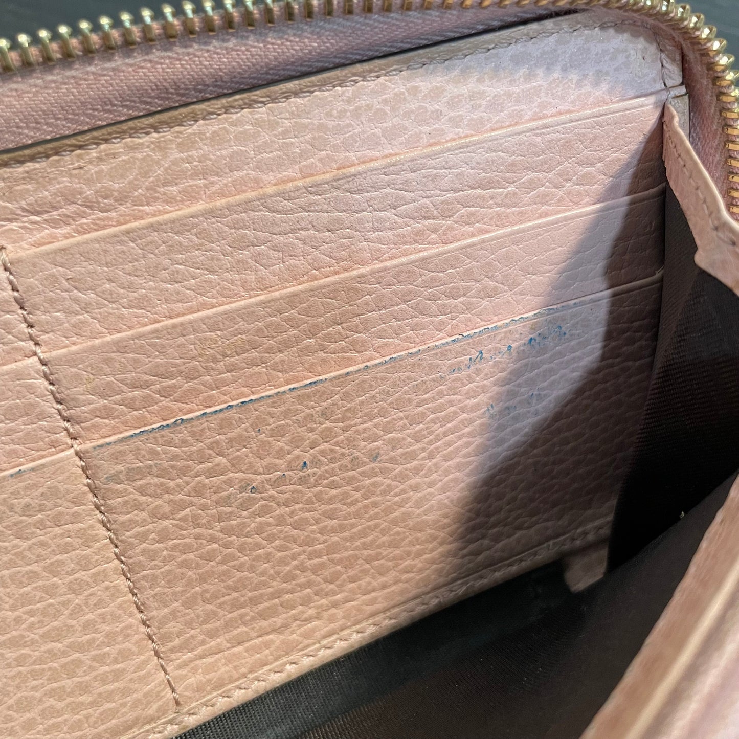 SOLD! Gucci Leather Zippy Wallet