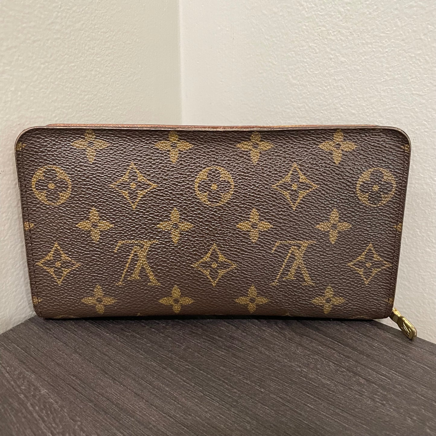 July-9 BAG DROP (Subscriber Price $200) Louis Vuitton Monogram Zippy Wallet