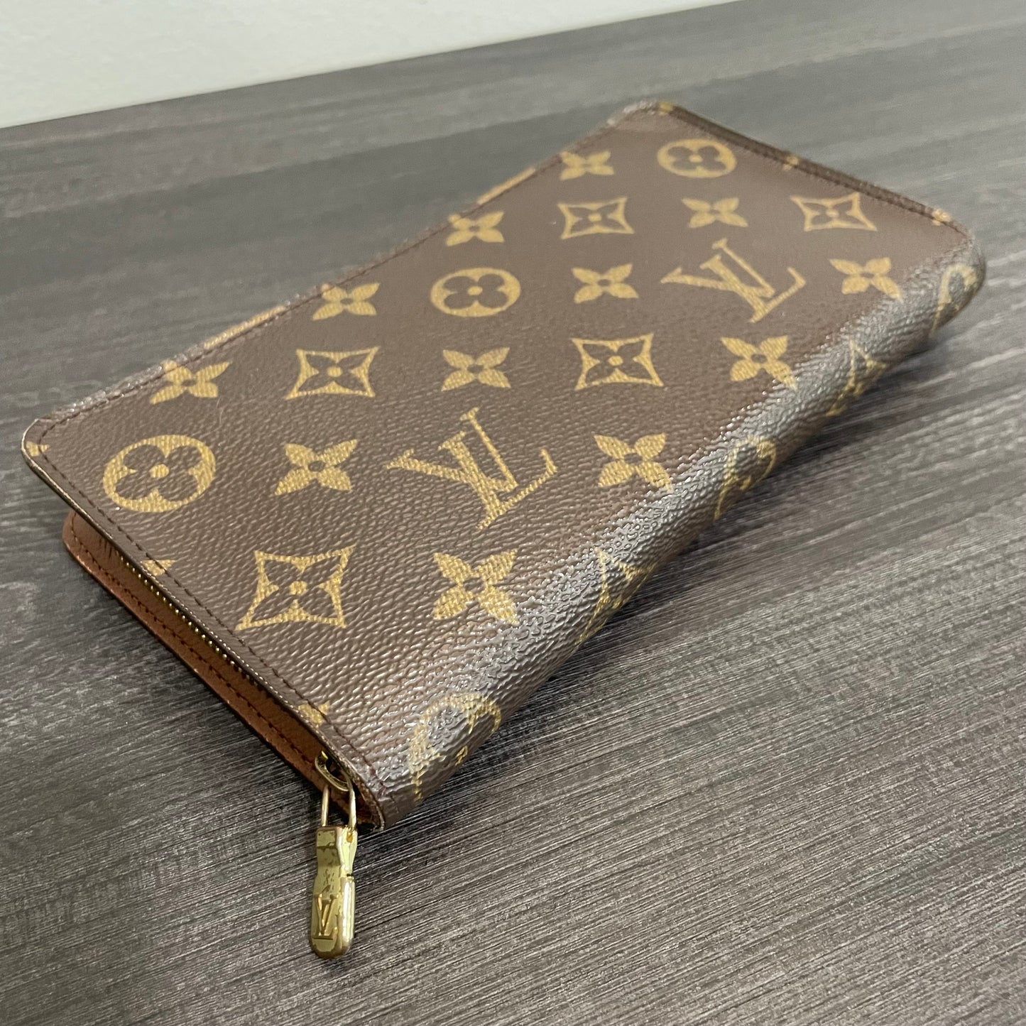 July-9 BAG DROP (Subscriber Price $200) Louis Vuitton Monogram Zippy Wallet