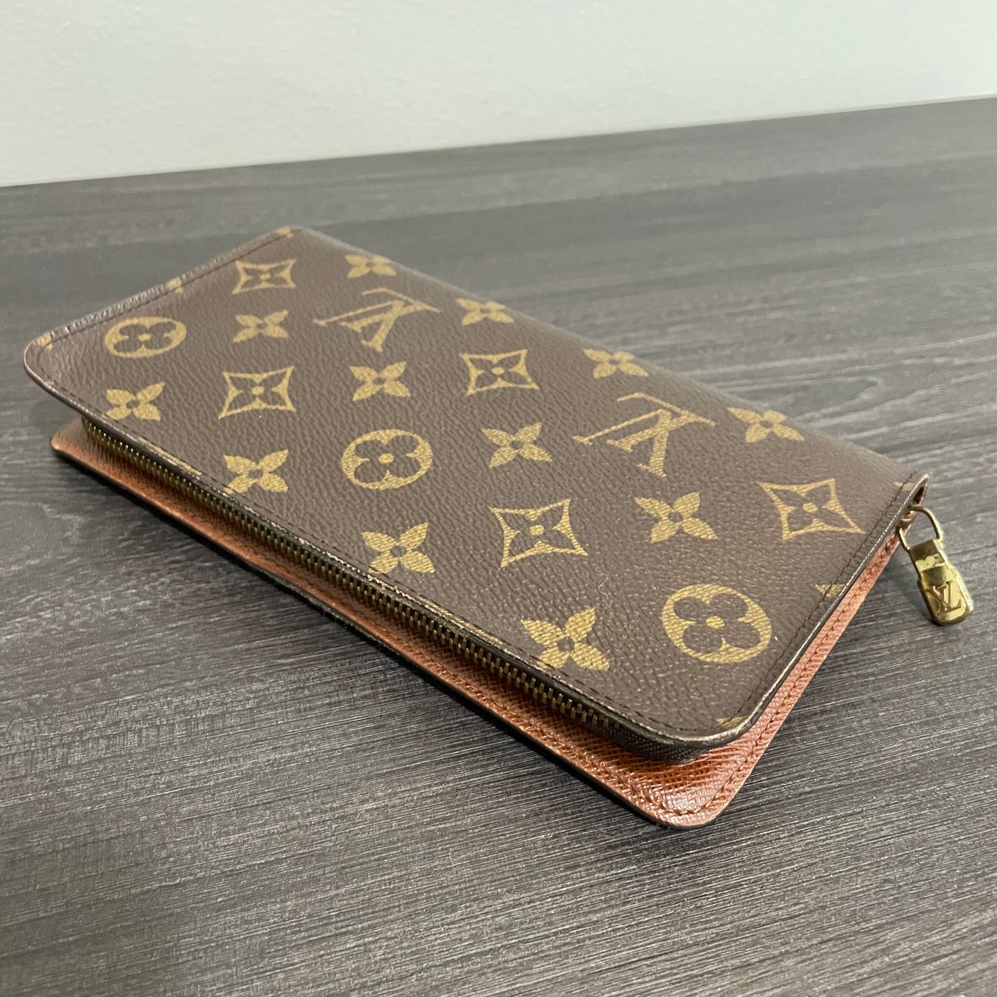 July-9 BAG DROP (Subscriber Price $200) Louis Vuitton Monogram Zippy Wallet